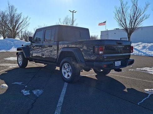 Used 2022 Jeep Gladiator Sport image 7