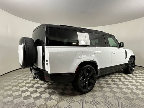 New 2026 Land Rover Defender 130 X-Dynamic SE AWD/4WD image 2