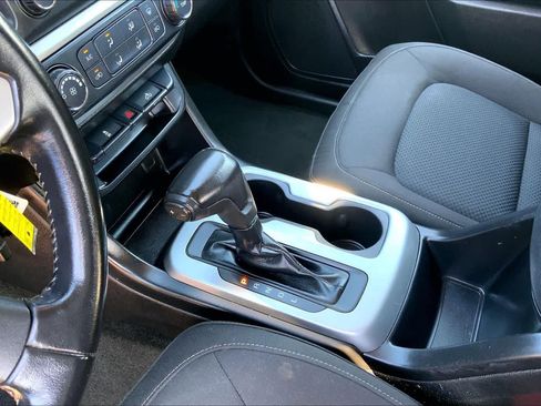 Used 2017 Chevrolet Colorado LT RWD image 17