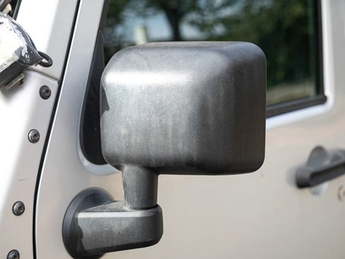 Used 2012 Jeep Wrangler Unlimited Rubicon w/ Connectivity Group image 18