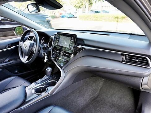 Used 2023 Toyota Camry SE image 10