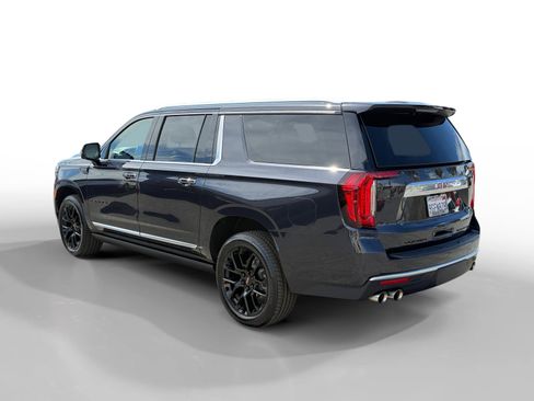 Used 2023 GMC Yukon XL Denali image 3