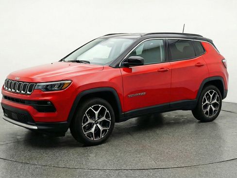 Used 2025 Jeep Compass Limited AWD/4WD image 3