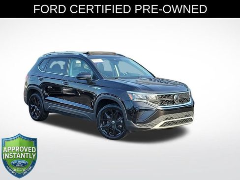 Used 2024 Volkswagen Taos SE FWD image 1