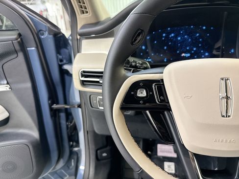 New 2026 Lincoln Corsair Premiere image 14