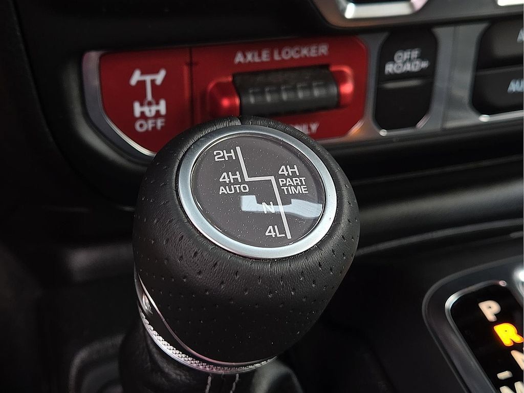 Used 2025 Jeep Gladiator Mojave AWD/4WD image 14
