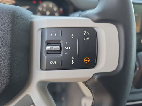 Used 2025 Land Rover Defender 110 S image 18
