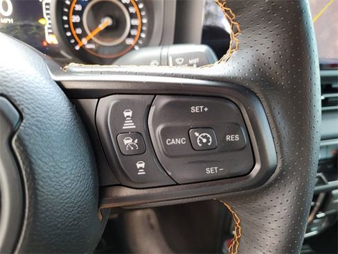 Used 2024 Jeep Gladiator Mojave w/ Convenience Group image 37