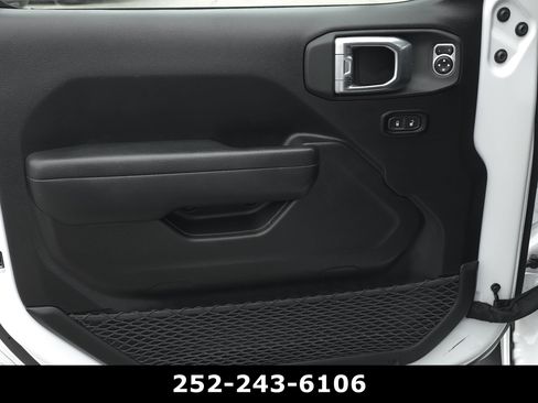 Used 2024 Jeep Wrangler Unlimited w/ Convenience Group AWD/4WD image 26