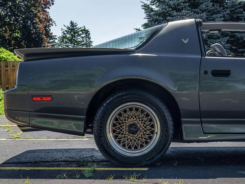 Used 1989 Pontiac Firebird Trans Am RWD image 10