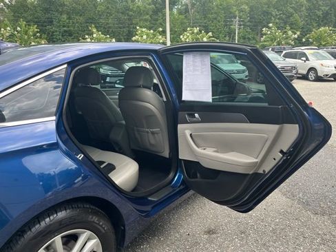 Used 2015 Hyundai Sonata SE w/ Option Group 09 FWD image 9