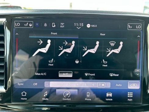 Used 2023 Chrysler Pacifica Touring-L FWD image 23