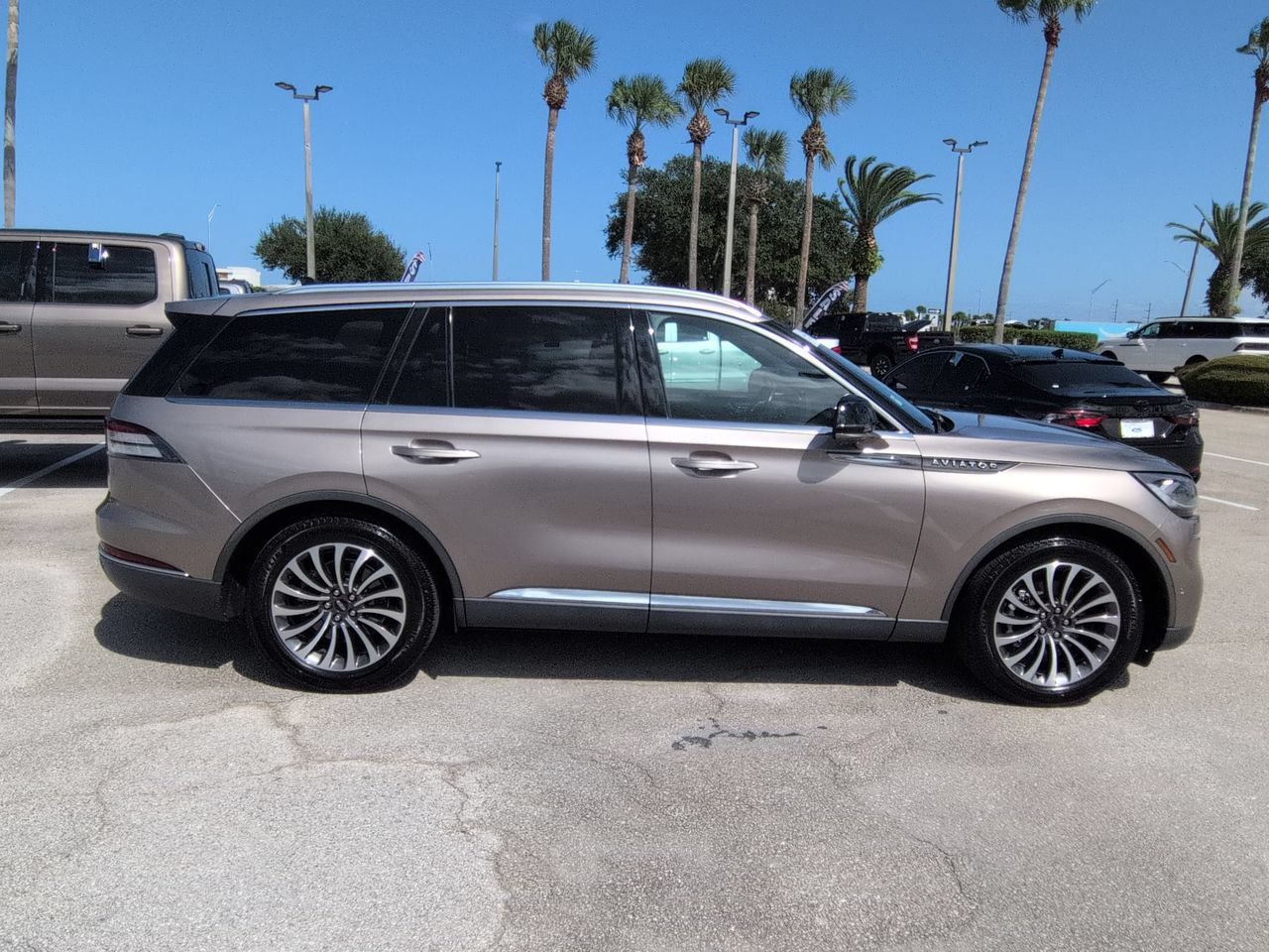 Certified 2021 Lincoln Aviator Reserve w/ Equipment Group 201A RWD image 3