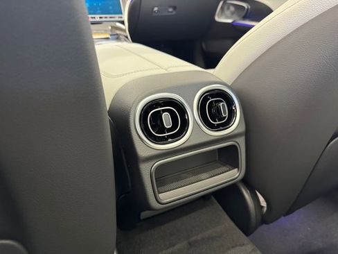 New 2026 Mercedes-Benz C 300 Sedan image 38