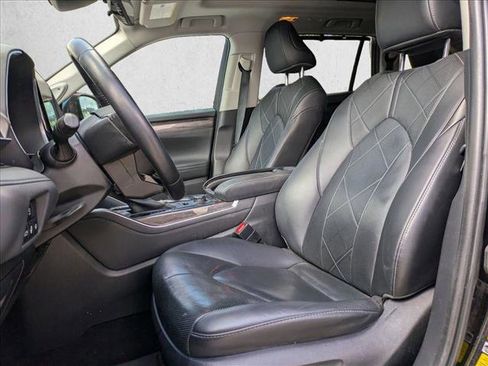 Used 2020 Toyota Highlander Platinum image 16