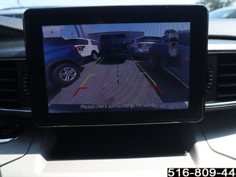 Used 2023 Ford Explorer XLT w/ Equipment Group 202A AWD/4WD image 17