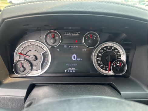 Used 2017 RAM 1500 Laramie w/ Convenience Group AWD/4WD image 10