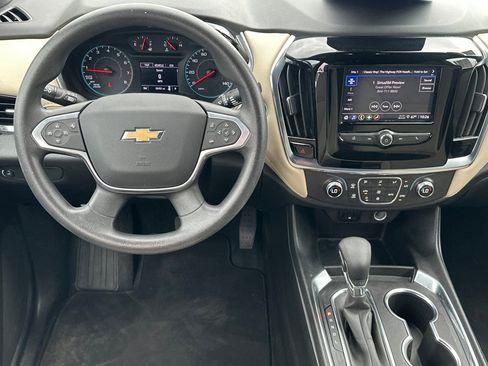 Used 2022 Chevrolet Traverse LS FWD image 12