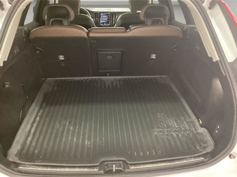 Used 2019 Volvo XC60 T5 Inscription w/ Protection Package FWD image 12