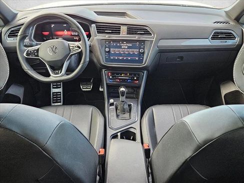 Used 2023 Volkswagen Tiguan SE R-Line image 19