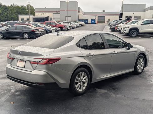 Used 2025 Toyota Camry LE image 7