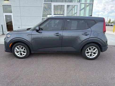 Used 2021 Kia Soul S FWD image 3