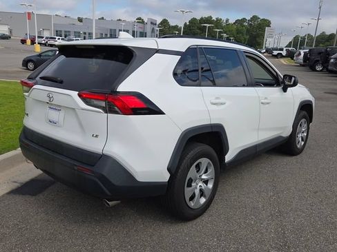 Used 2021 Toyota RAV4 LE FWD image 12