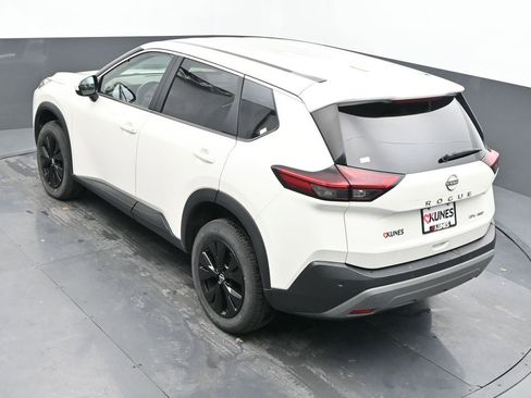 Used 2023 Nissan Rogue SV image 41