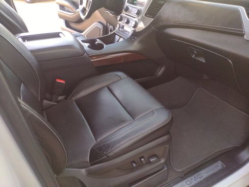 Used 2019 GMC Yukon XL SLT w/ Open Road Package AWD/4WD image 34