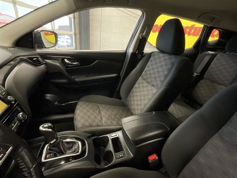 Used 2018 Nissan Rogue Sport SV w/ SV Technology Package image 12