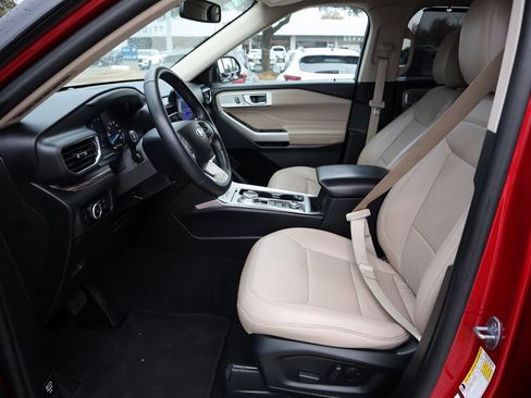Used 2023 Ford Explorer Limited image 26