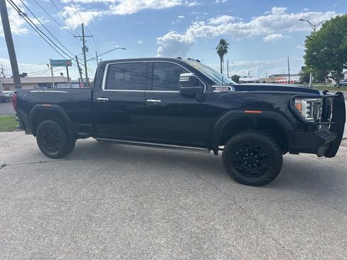 Used 2021 GMC Sierra 2500 Denali w/ Denali Black Diamond Edition AWD/4WD image 3