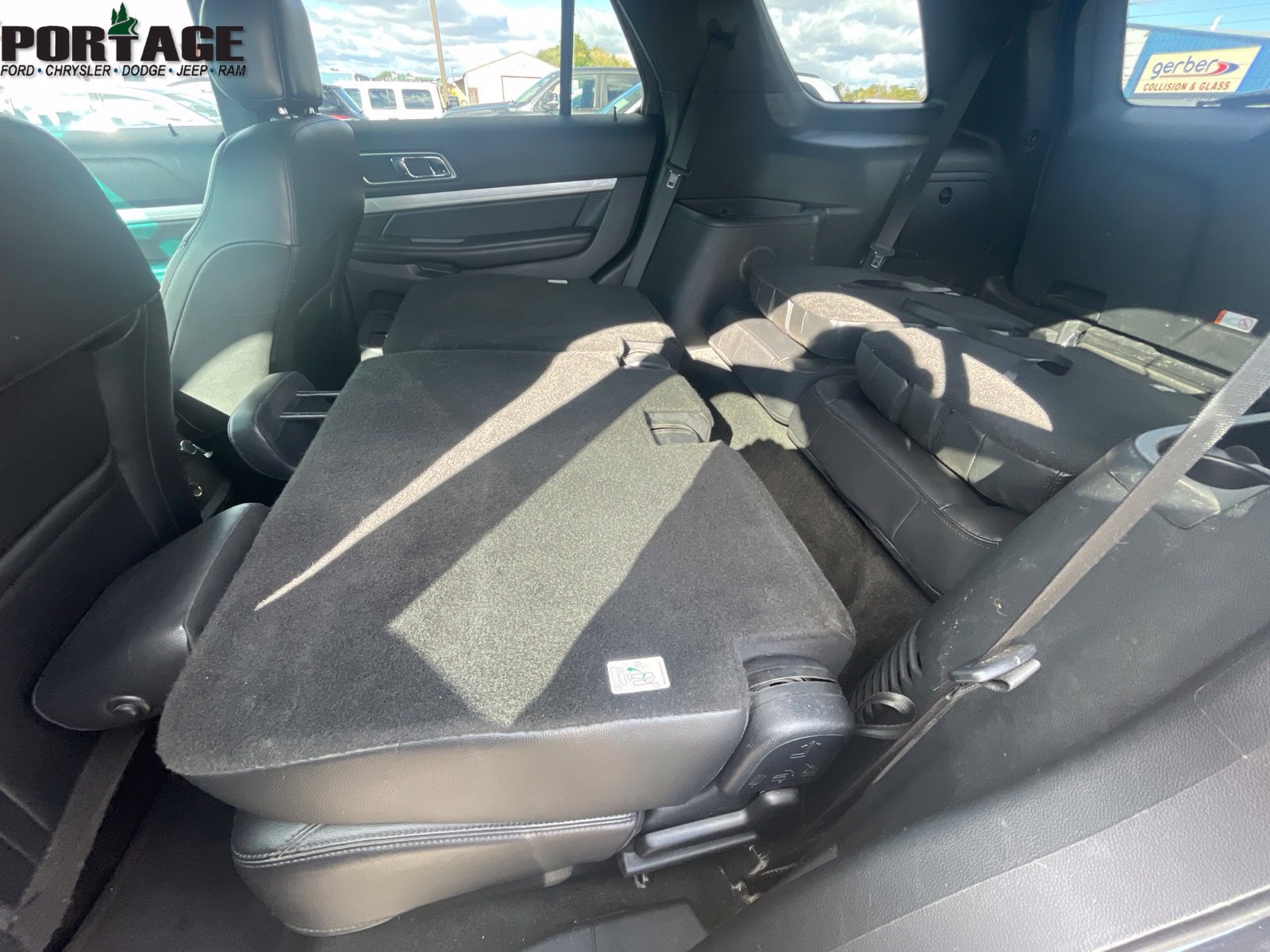 Used 2017 Ford Explorer XLT w/ Equipment Group 202A AWD/4WD image 19