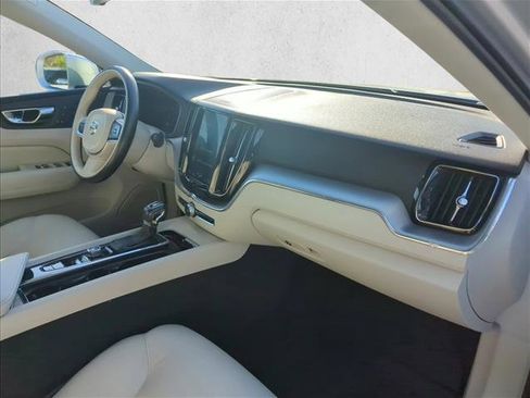 Used 2020 Volvo XC60 T6 Momentum w/ Protection Package Premier AWD/4WD image 27