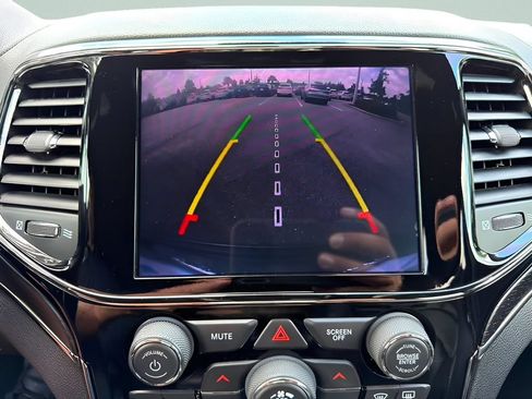 Used 2019 Jeep Grand Cherokee High Altitude RWD image 16