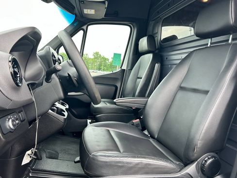Used 2023 Mercedes-Benz Sprinter 2500 image 12