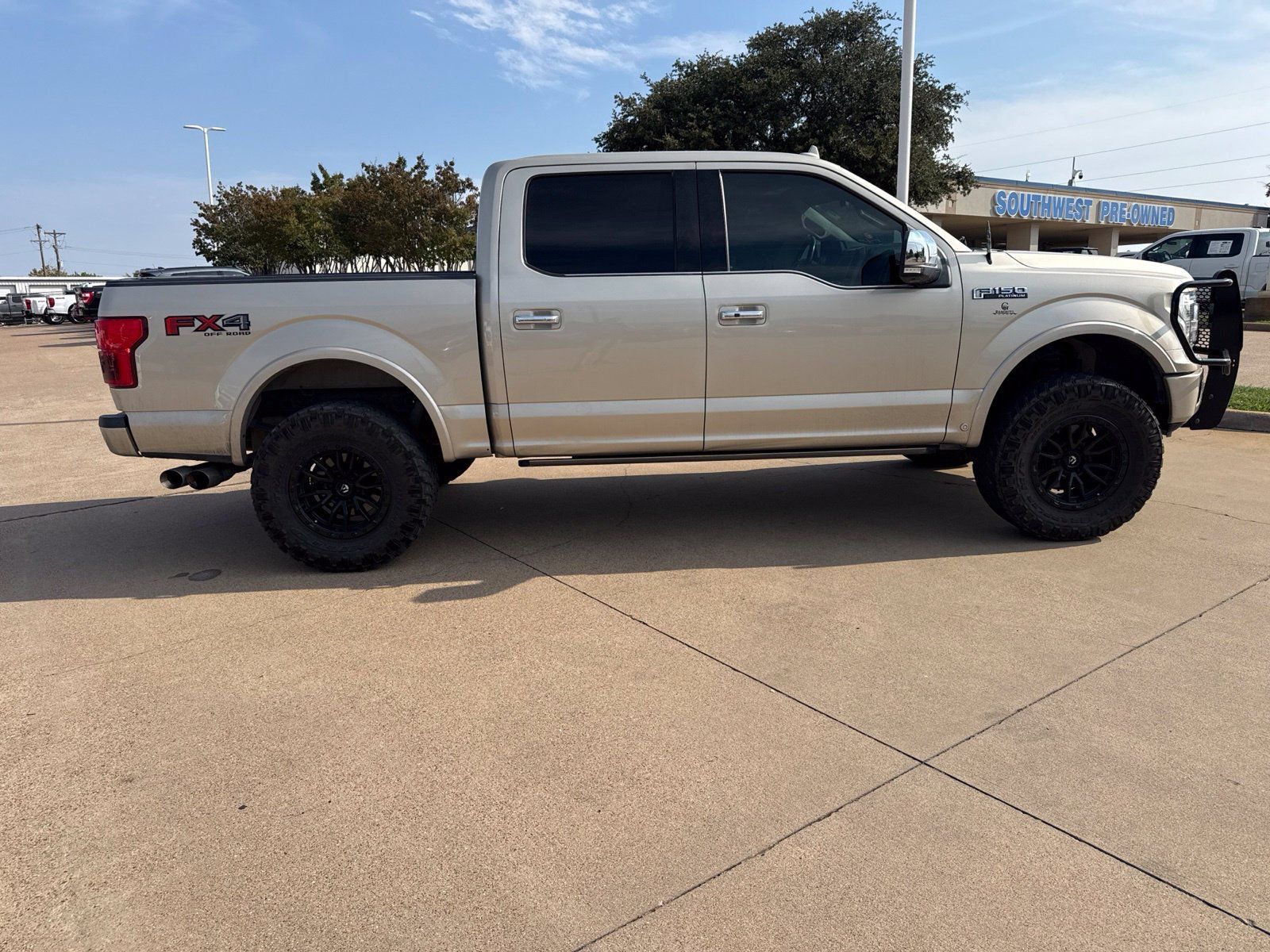 Used 2018 Ford F150 Platinum w/ Equipment Group 701A Luxury AWD/4WD image 8