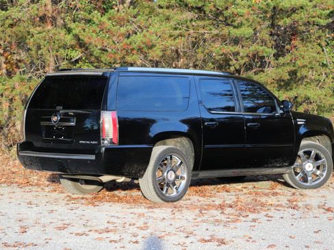 Used 2014 Cadillac Escalade ESV Premium AWD/4WD image 3