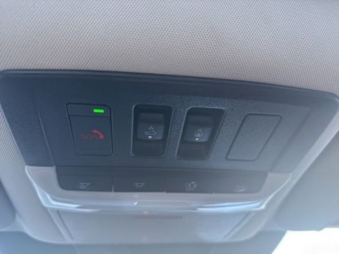 Used 2025 Nissan Pathfinder Platinum image 31