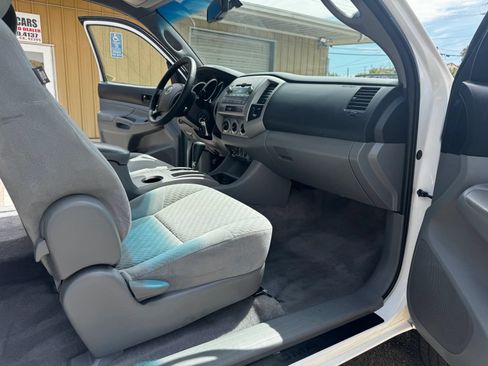 Used 2011 Toyota Tacoma PreRunner w/ SR5 Pkg #2 RWD image 8