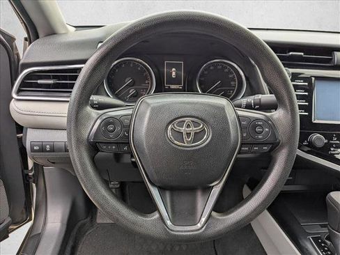 Used 2018 Toyota Camry LE image 10