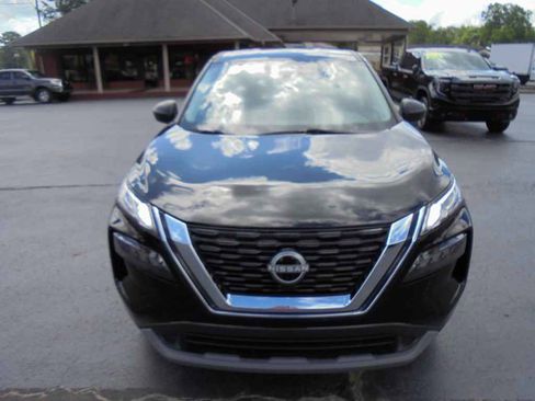Used 2023 Nissan Rogue S image 3