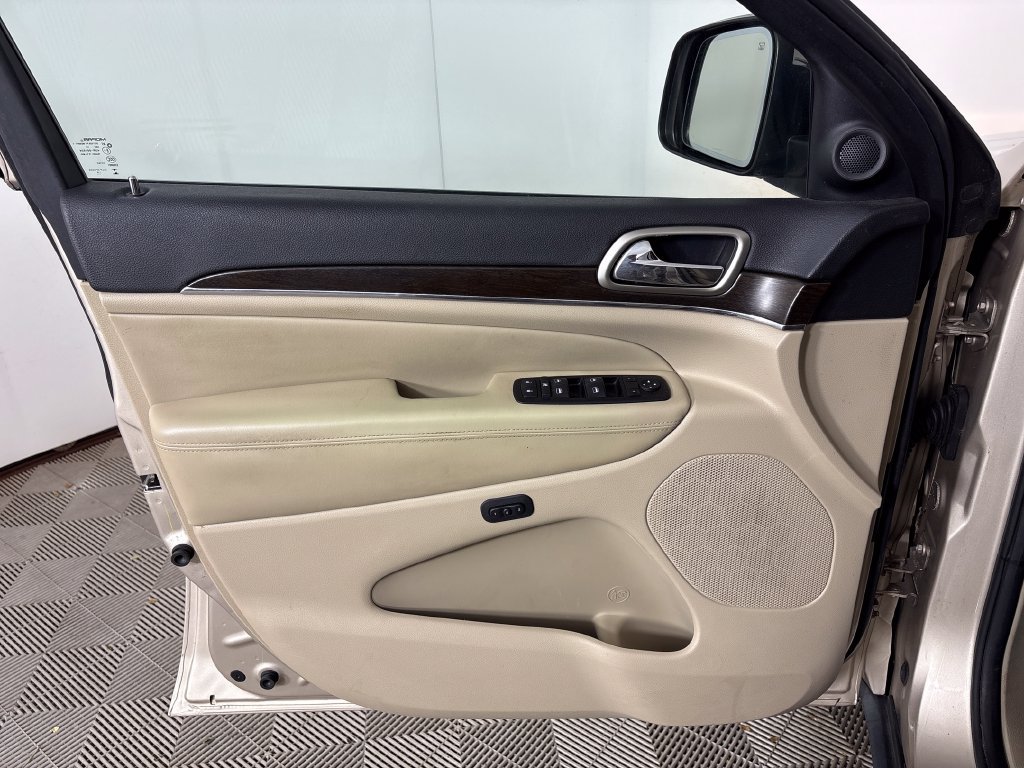 Used 2015 Jeep Grand Cherokee Limited w/ Trailer Tow Group IV RWD image 16