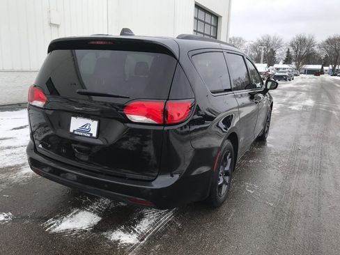 Used 2018 Chrysler Pacifica Touring-L w/ Premium Audio Group image 23