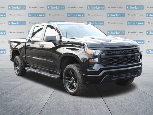 Used 2025 Chevrolet Silverado 1500 Custom Trail Boss w/ Dark Appearance Package AWD/4WD image 3