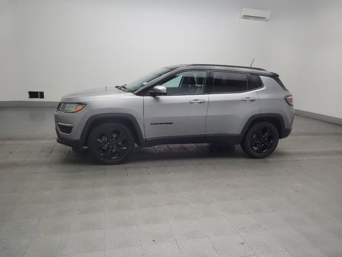 Used 2020 Jeep Compass Latitude FWD image 2