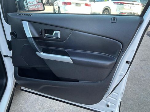 Used 2013 Ford Edge SEL w/ Black-White Styling Pkg FWD image 16