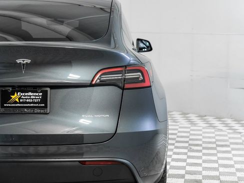 Used 2023 Tesla Model Y Long Range AWD/4WD image 48