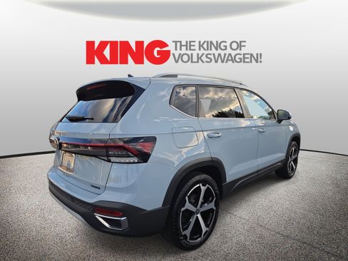 Certified 2025 Volkswagen Taos SEL image 3