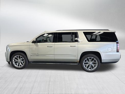 Used 2016 GMC Yukon XL SLT w/ Open Road Package image 4